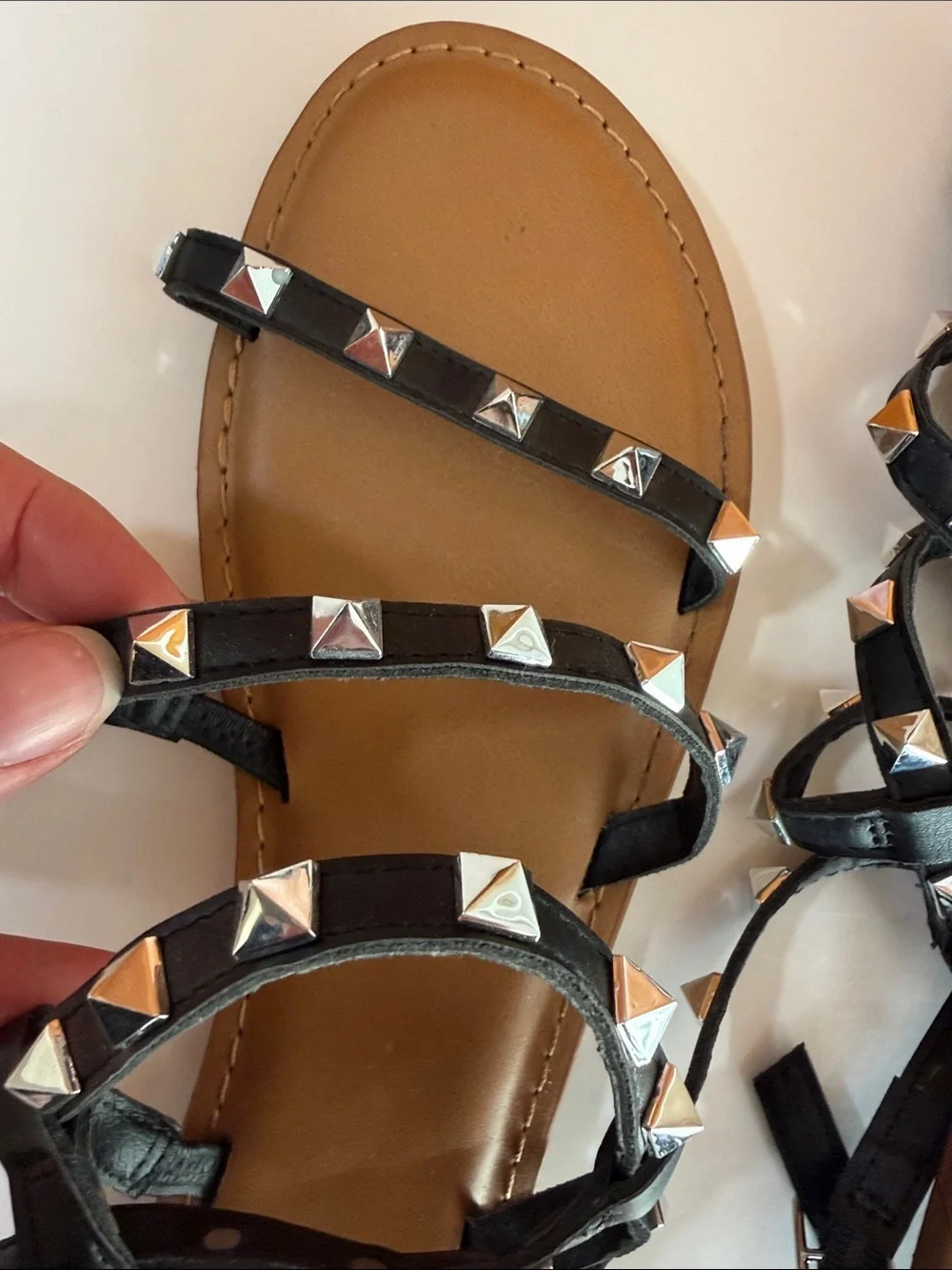 Time and Tru Silver Studded Black Strappy Flat Gladiator Sandals size 8